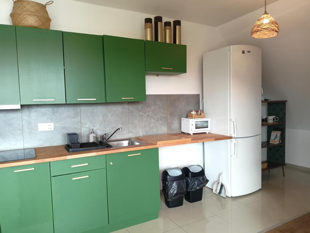 Lemuria Pokoje Hostel Chojnowska A Legnica Esterno foto