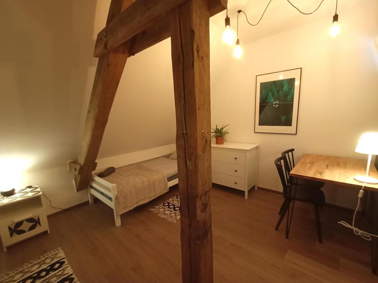 Lemuria Pokoje Hostel Chojnowska A Legnica Esterno foto