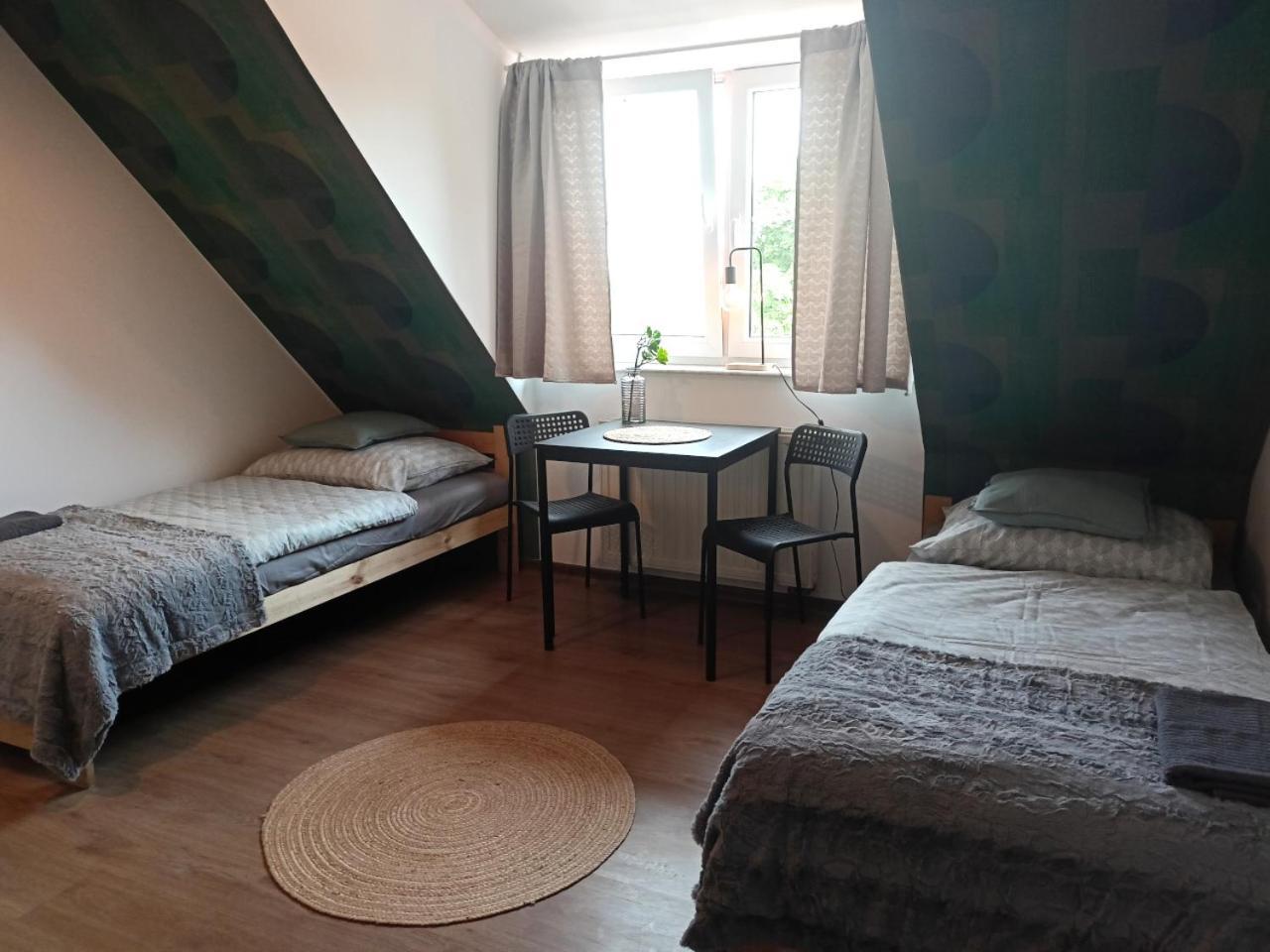 Lemuria Pokoje Hostel Chojnowska A Legnica Esterno foto