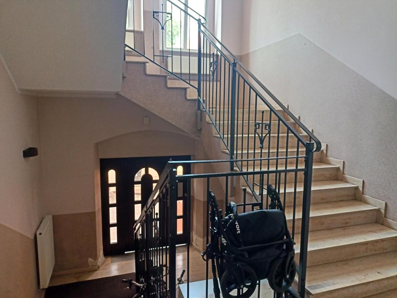 Lemuria Pokoje Hostel Chojnowska A Legnica Esterno foto