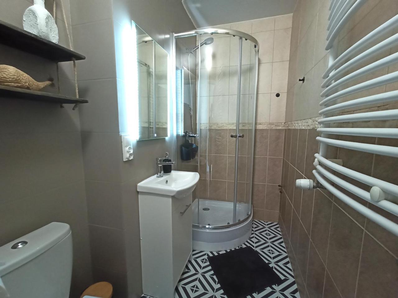 Lemuria Pokoje Hostel Chojnowska A Legnica Esterno foto