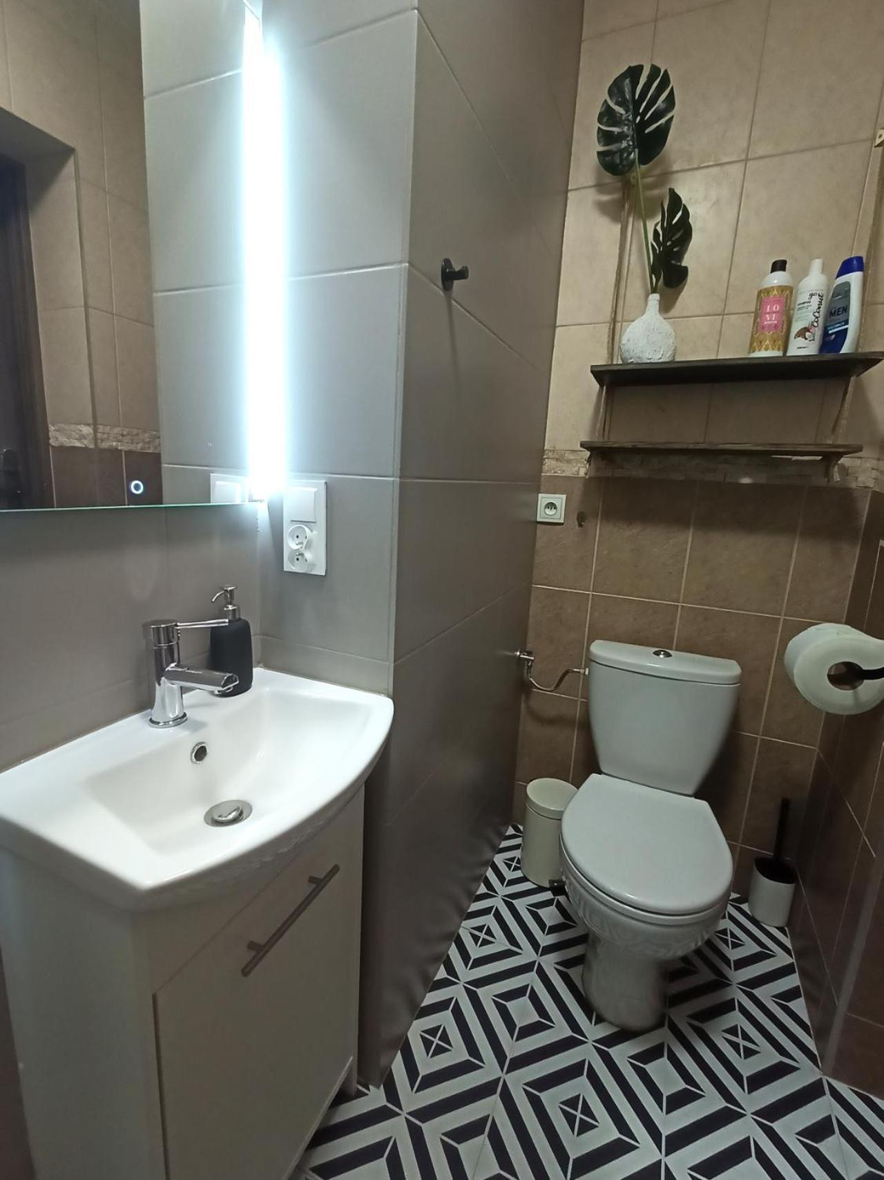Lemuria Pokoje Hostel Chojnowska A Legnica Esterno foto