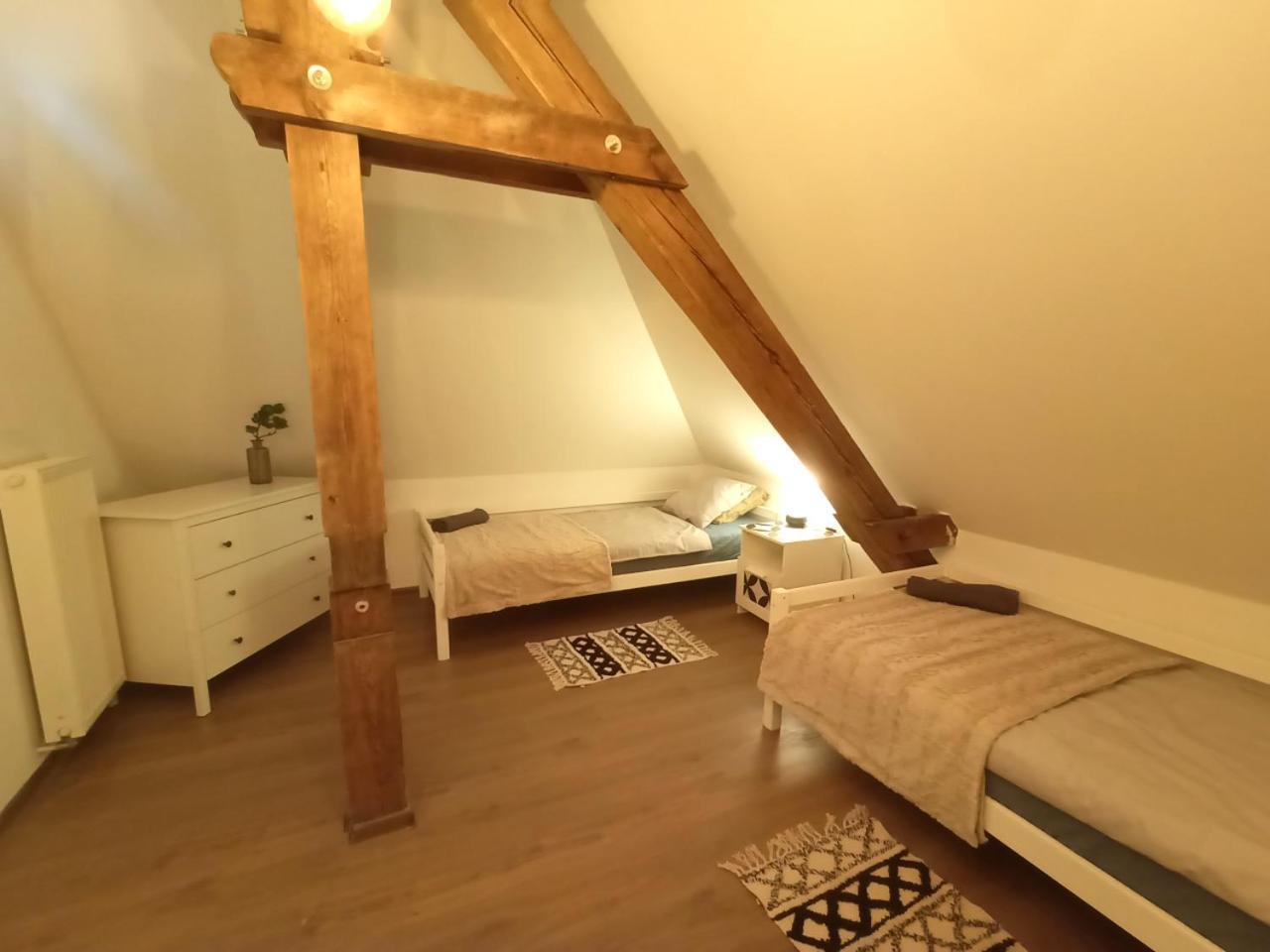 Lemuria Pokoje Hostel Chojnowska A Legnica Esterno foto