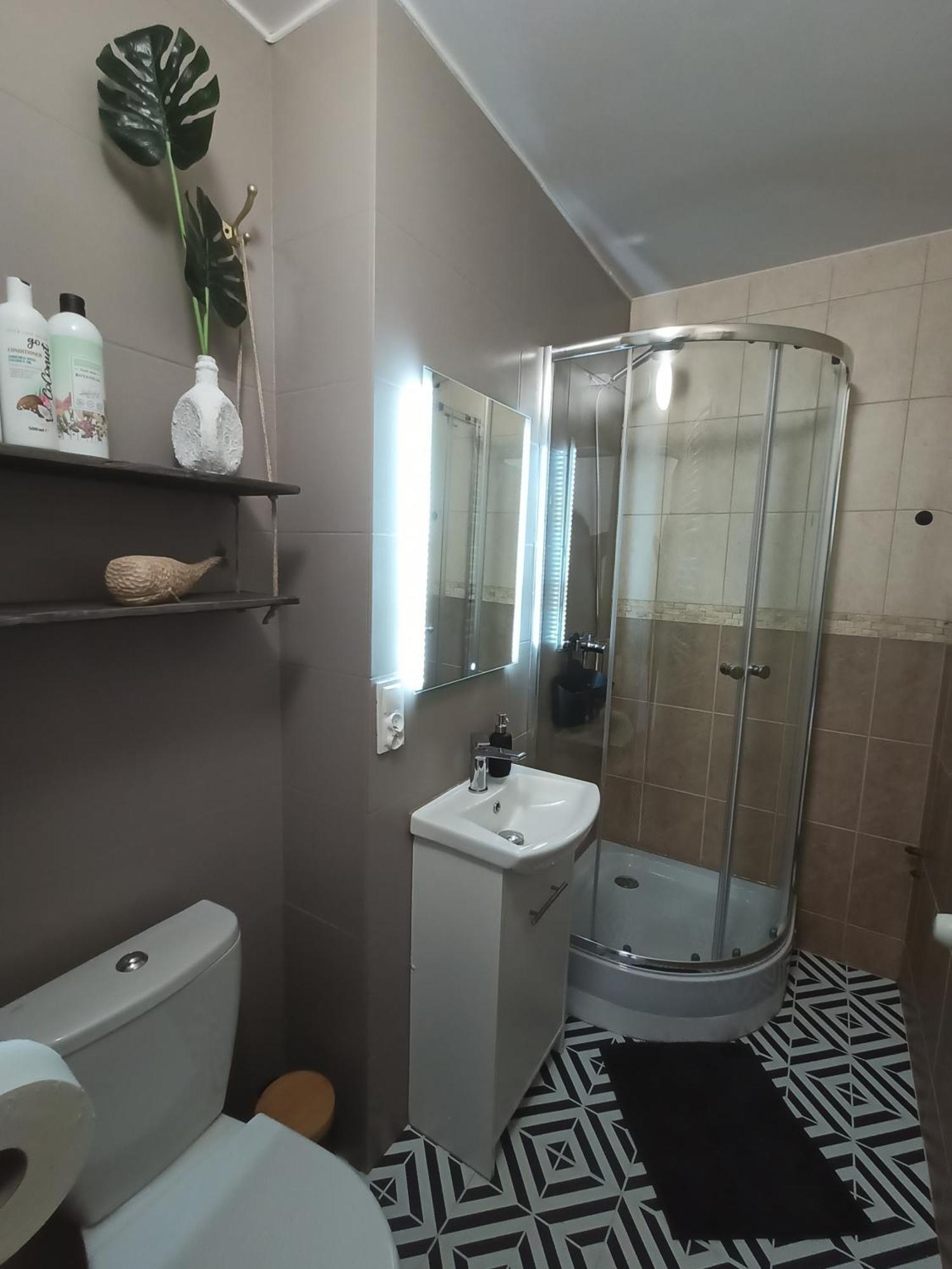 Lemuria Pokoje Hostel Chojnowska A Legnica Esterno foto