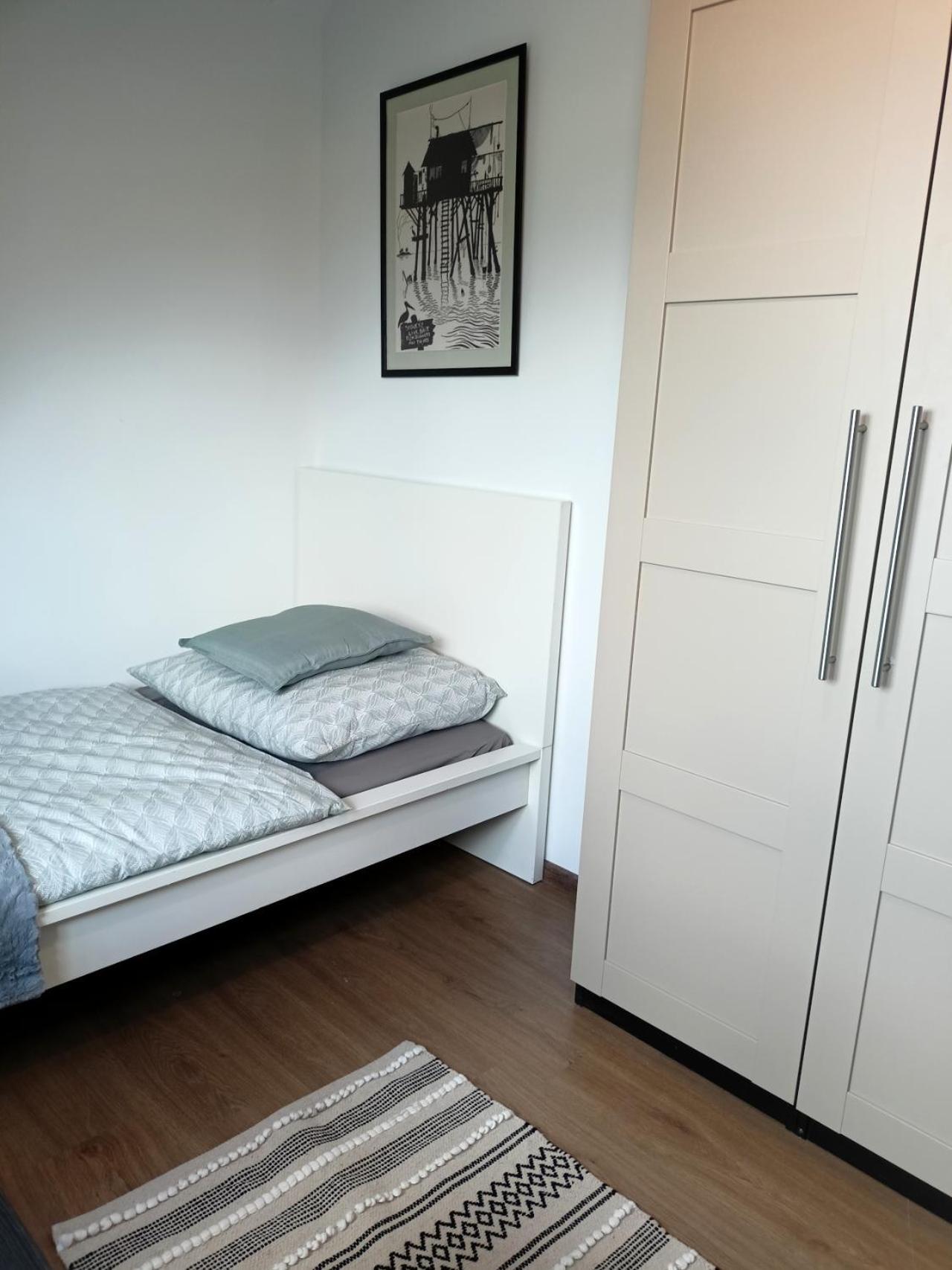 Lemuria Pokoje Hostel Chojnowska A Legnica Esterno foto